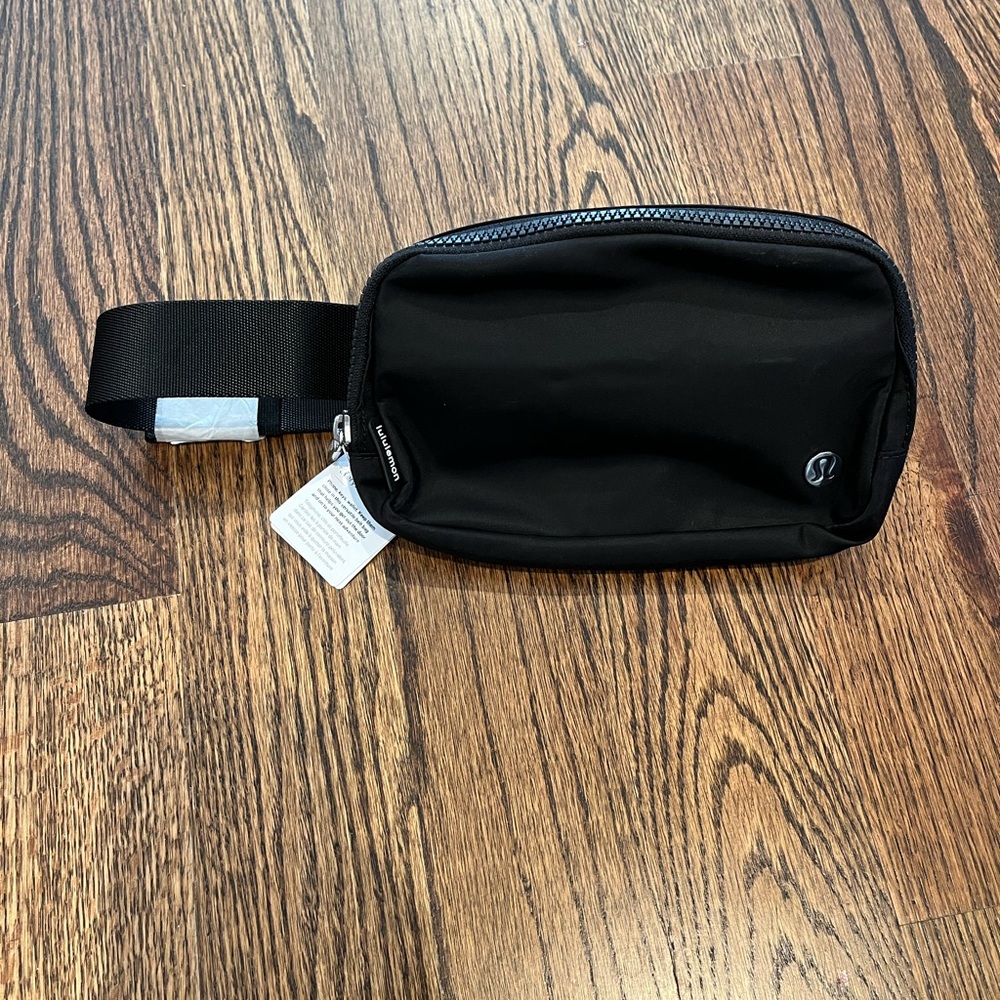 Black Everywhere belt bag